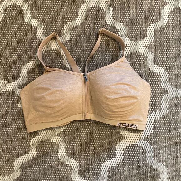Victoria’s Secret sports bra, knockout size 40DD￼ - Picture 1 of 6